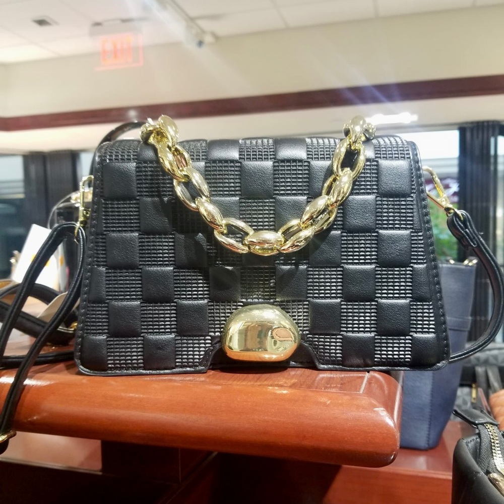 Cross body black purse, brand new!